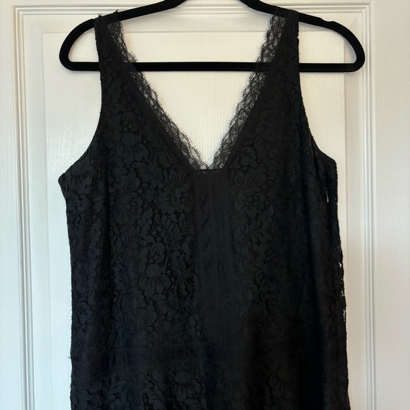 Club Monaco | Sleeveless Lace V-Neck Dress - Size 8 - Picture 7 of 14